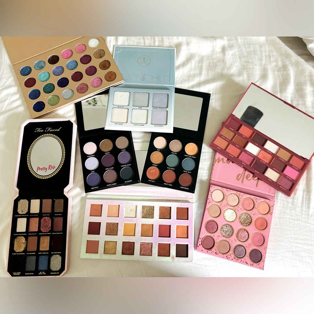Eyeshadow palettes